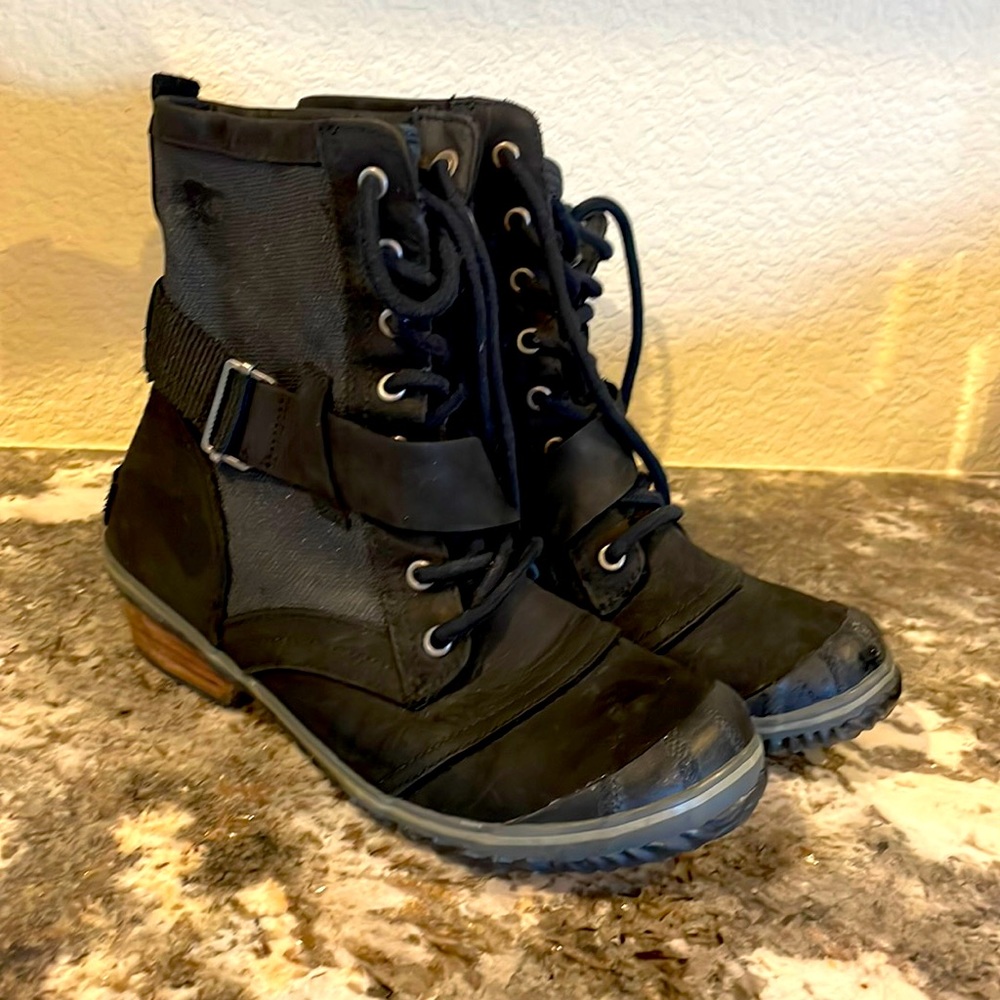 Black Leather Lace Up Sorel Size 8